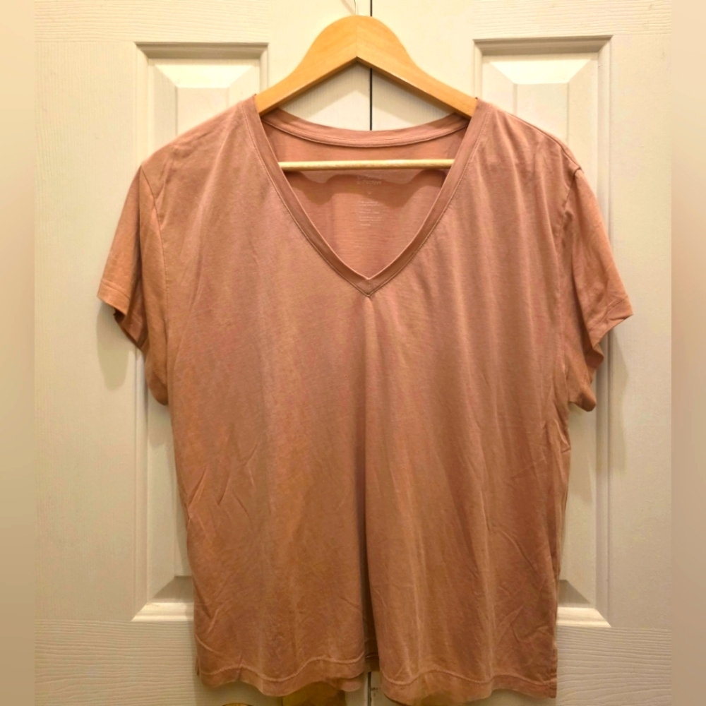 Girlfriend Collective V-Neck Tee - Size Medium- EUC ๐ - Picture 5 of 7